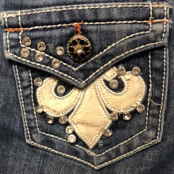 Distressed low rise jeans - Picture 8 of 9